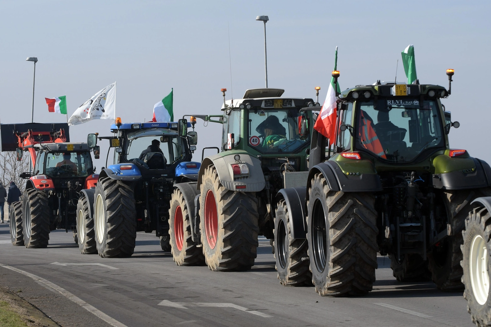 La protesta degli agricoltori contro le politiche europee (Ansa)