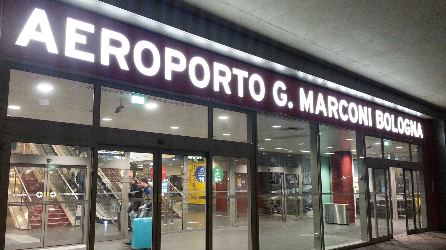 L'ingresso dell'aeroporto Marconi di Bologna (Dire)