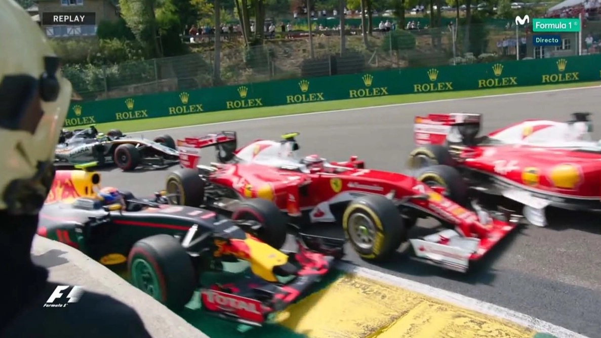 L'incidente tra le Ferrari e Verstappen al GP del Belgio di F1