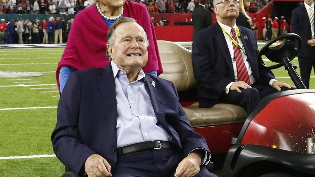 George H. W. Bush e Barbara Bush al NRG Stadium di Houston per il Super Bowl (LaPresse)