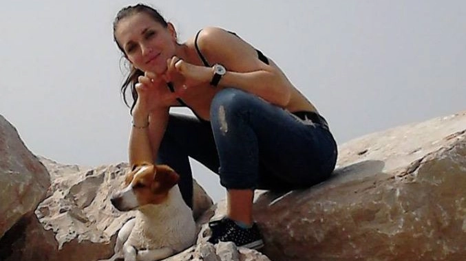 Dalila Iafelice, 28 anni, con il suo cane /Facebook