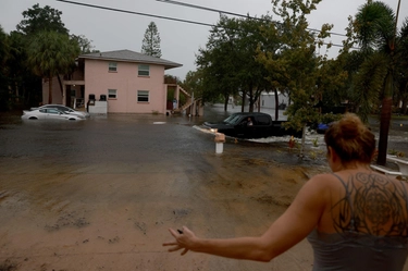 Uragano Idalia verso la Georgia, Florida inondata. Declassato, ma è ancora una minaccia