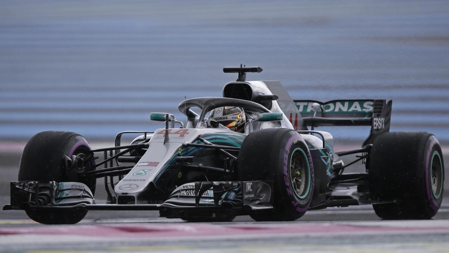 Lewis Hamilton sul circuito del Gp di Francia (Ansa)