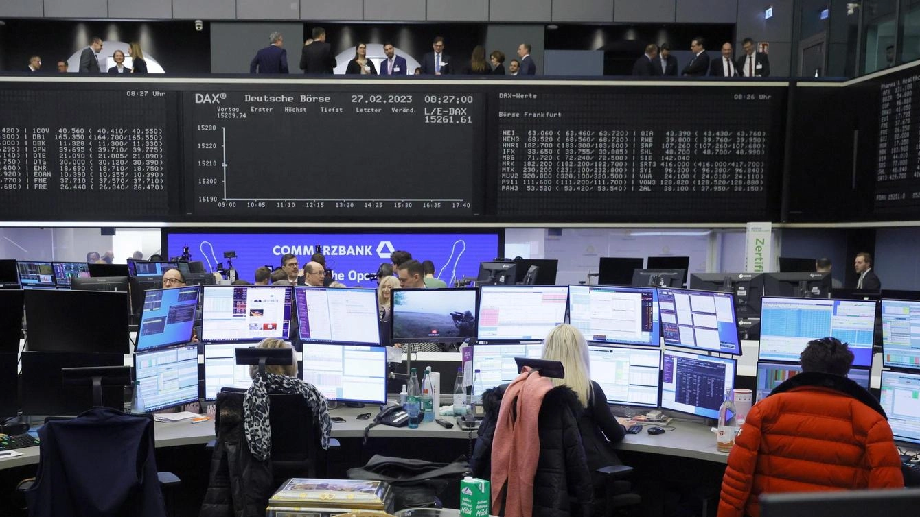 Borsa: l'Europa apre fiacca, tra tassi e tensioni geopolitiche