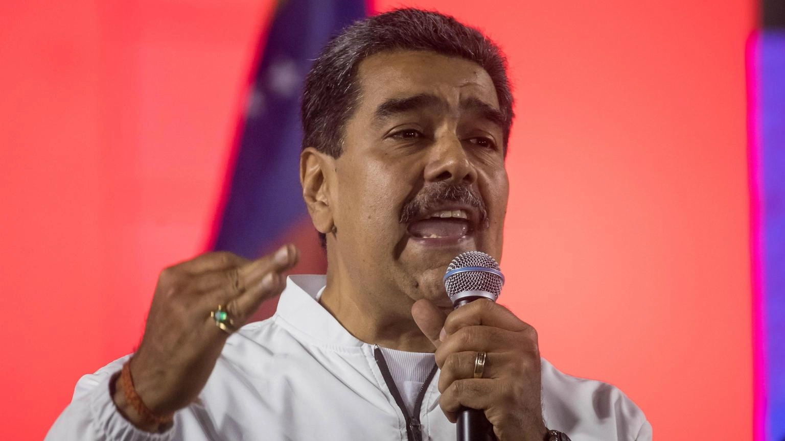 Maduro, 'manovre militari contro minaccia nave guerra Gb'
