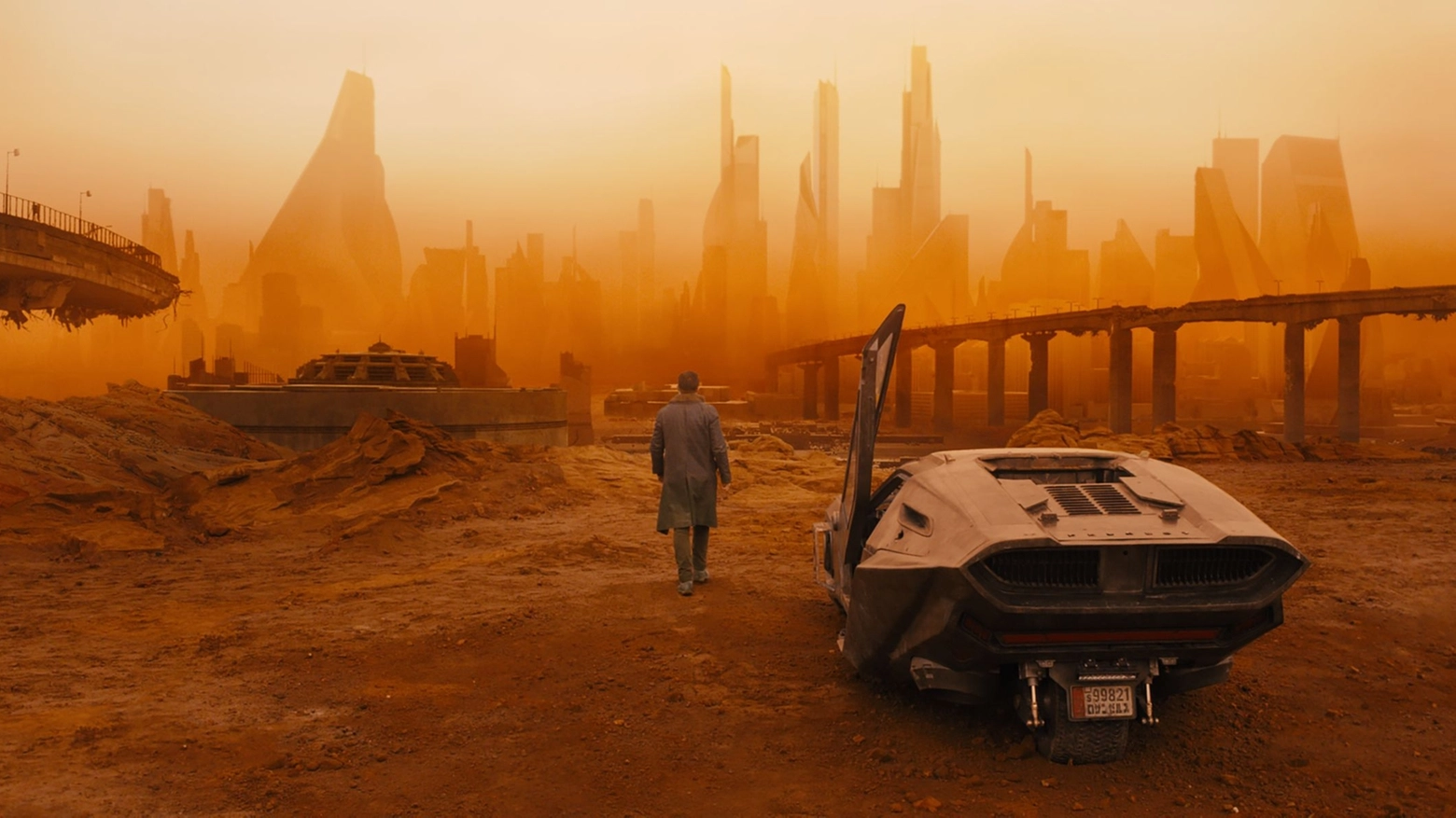 Ryan Gosling in una scena del nuovo film Blade Runner 2049