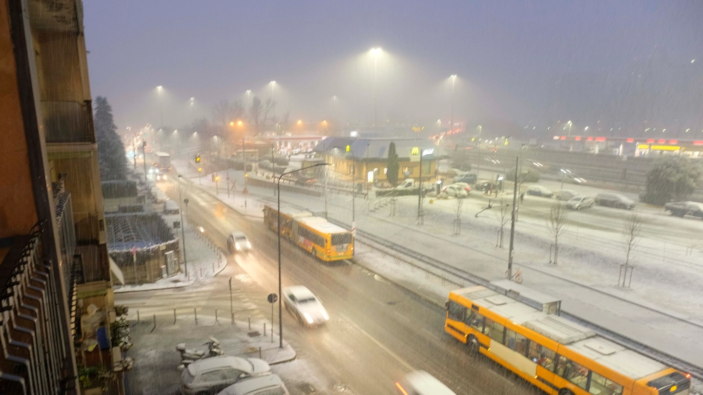 La neve a Milano. Previsioni meteo: maltempo sull'Italia (Newpress)