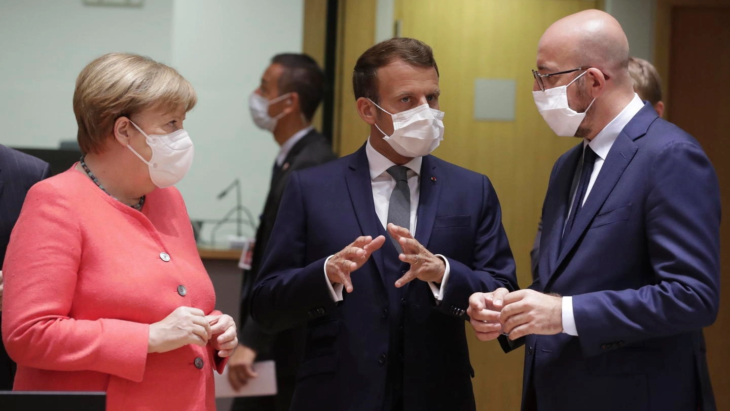 Angela Merkel, Emmanuel Macron e Charles Michel (Ansa)