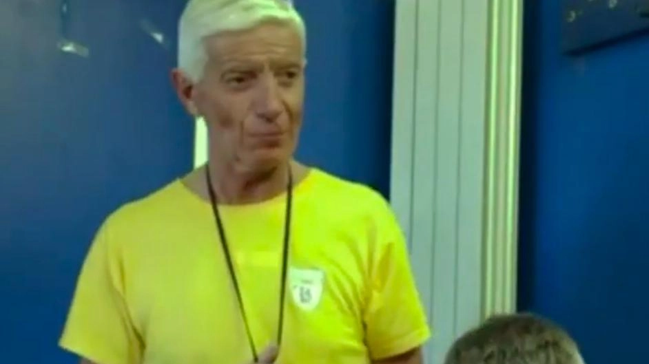 Alessandro Colciago, allenatore del Mariano Calcio, nel filmato della candid camera Rai