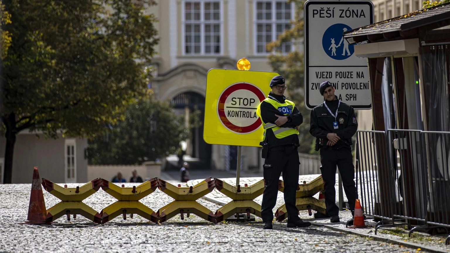 Sparatoria all'Università di Praga, polizia sul posto