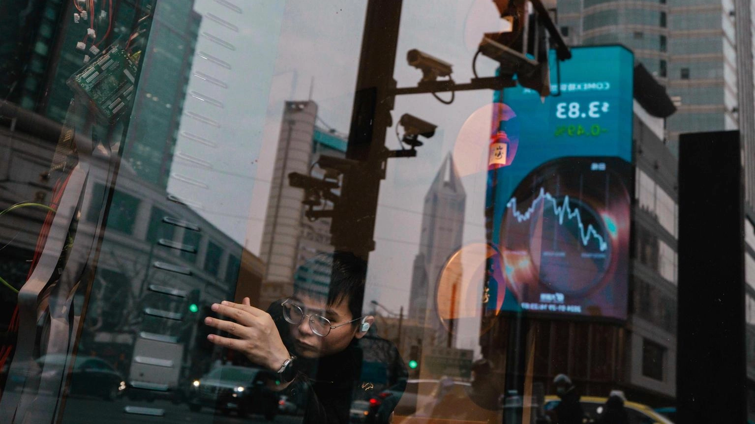 Borsa: Shanghai chiude a -1,83%, Shenzhen a -2,70%