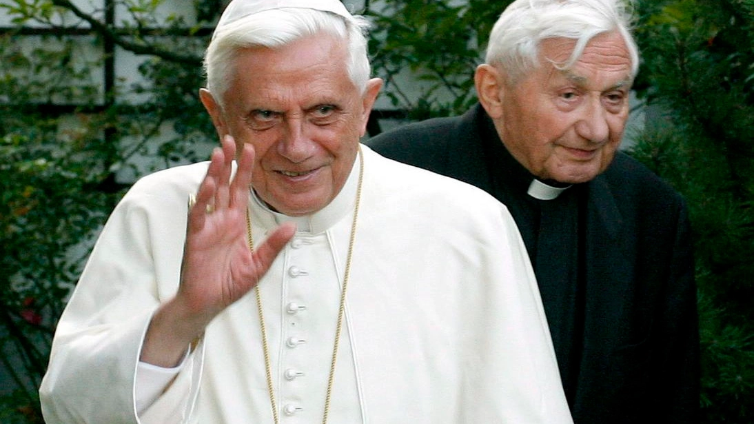 Joseph e Georg Ratzinger in un'immagine del 2006 (Ansa)