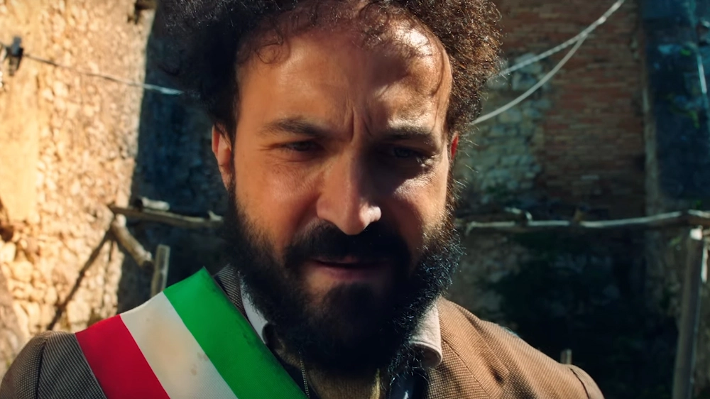 Maccio Capatonda in una scena del trailer – Foto: Leone Film Group/Lotus Production