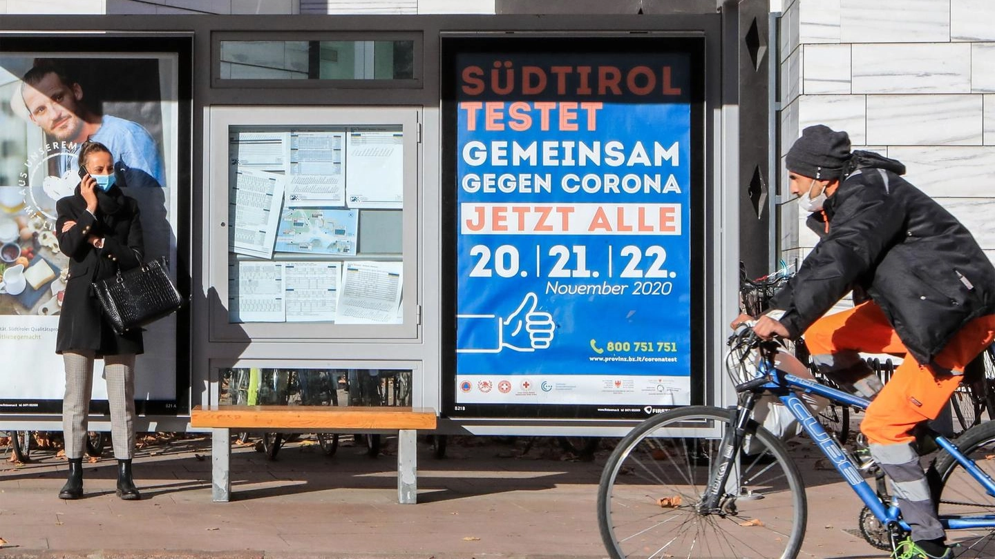 Test rapidi in Alto Adige: i cartelli in tedesco (Ansa)