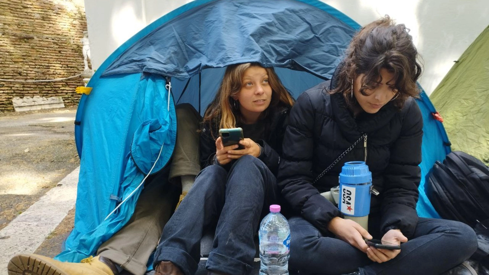 Caro affitti: studenti in tenda protestano davanti Miur a Roma, 'siamo stanchi'