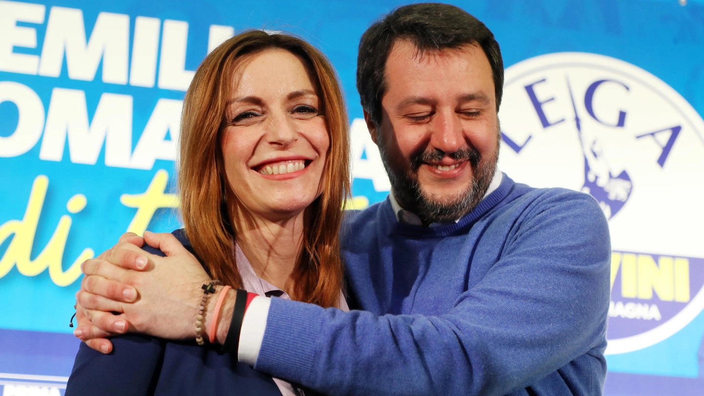 Lega, Lucia Borgonzoni e Matteo Salvini a Bologna (foto Ansa)