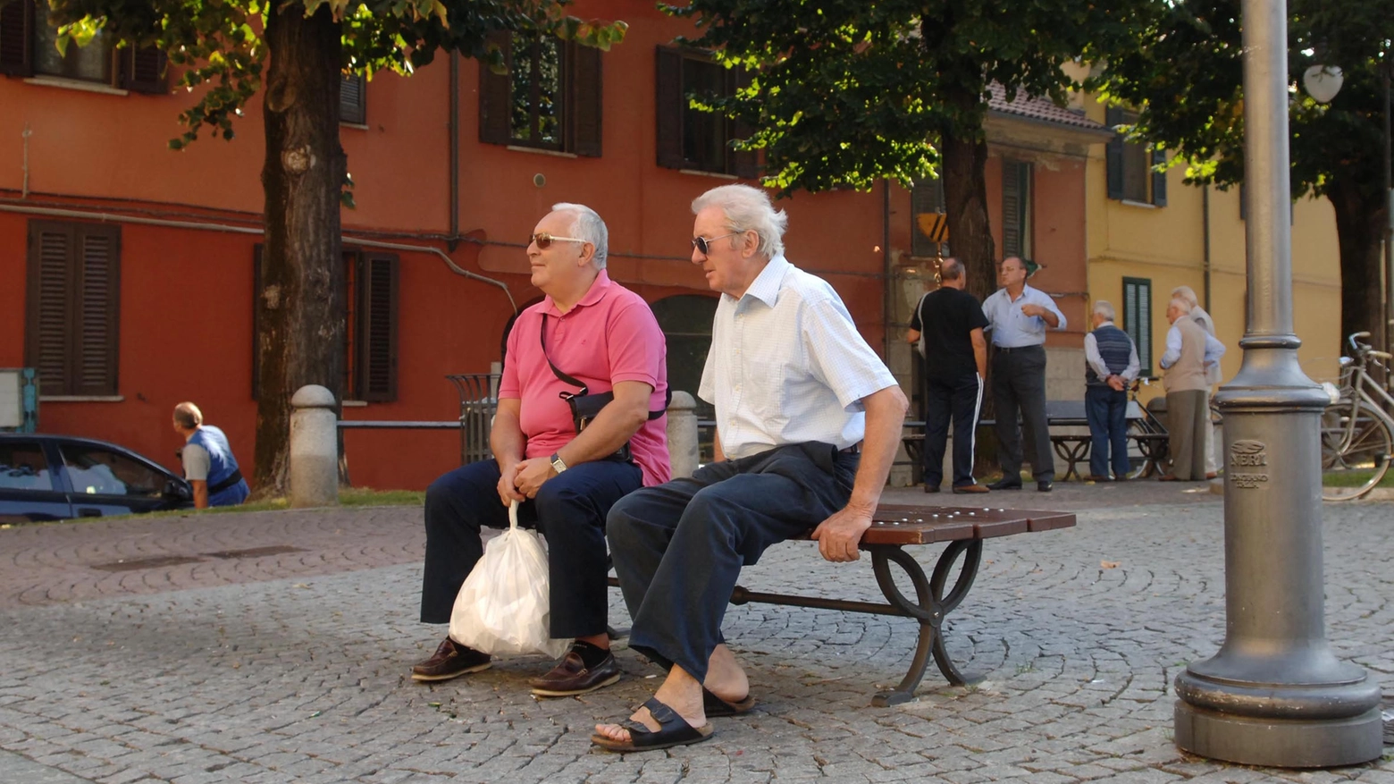 Anziani italiani "dal cuore d'oro" (Newpress)