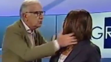 Gene Gnocchi bacia Maria Grazia Lombardi (da youtube)