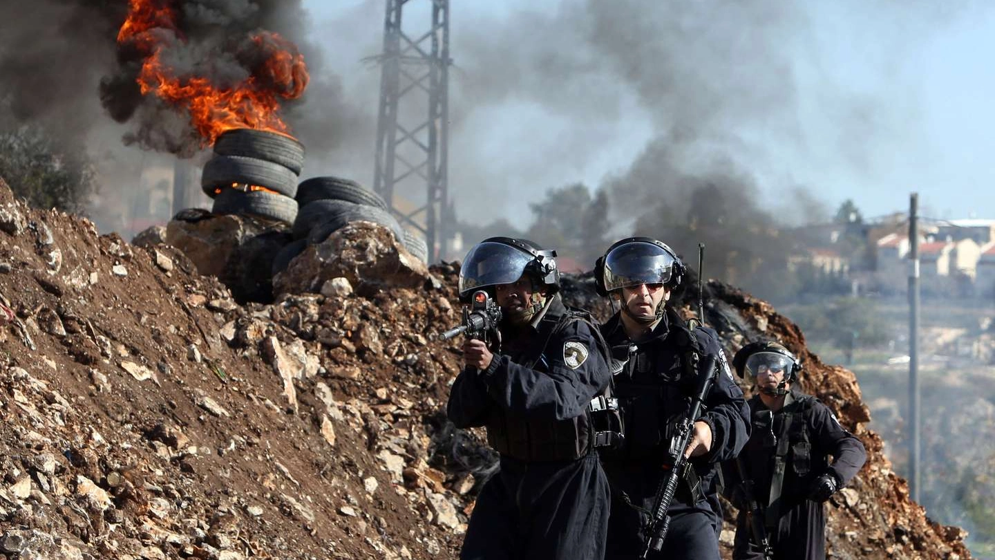 Guardie israeliane vicino a Nublus (AFP)