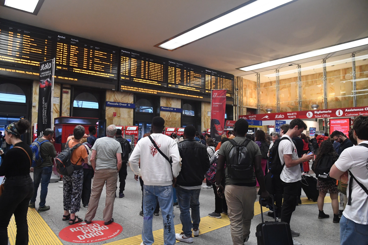 Ritardi e disagi  in stazione a Bologna (Fotoschicchi)