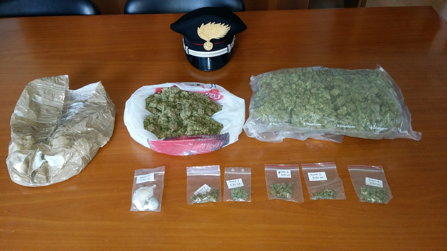 La marijuana recuperata dai carabinieri di Seregno