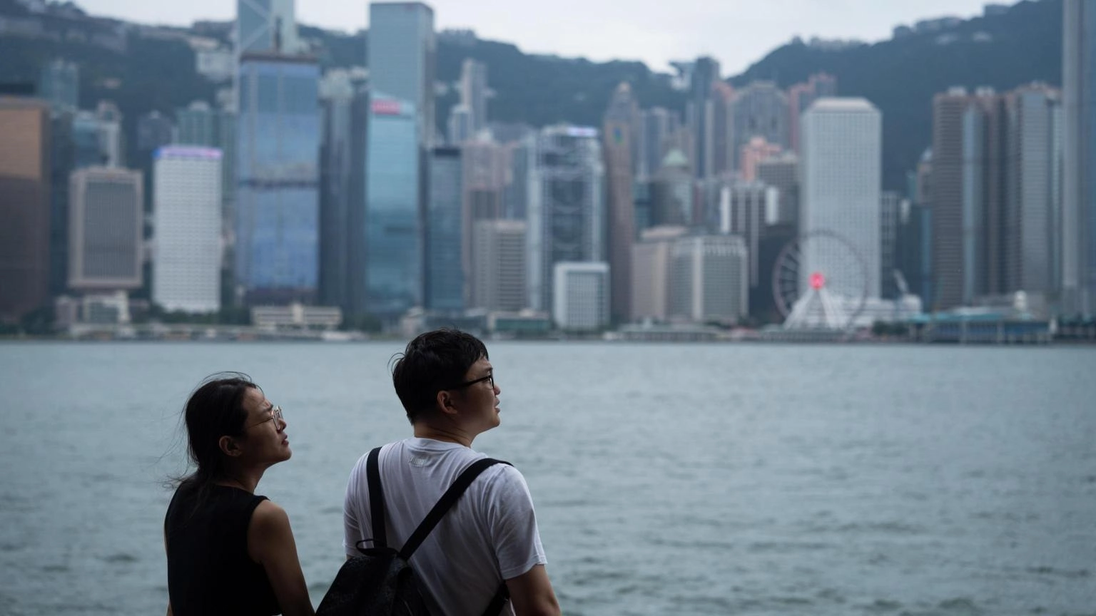 Borsa: Hong Kong negativa, apre a -0,38%