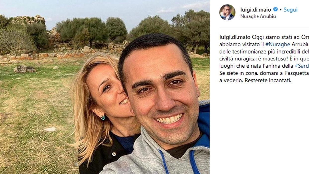 Luigi Di Maio con Virginia Saba in Sardegna (Ansa / Instagram)
