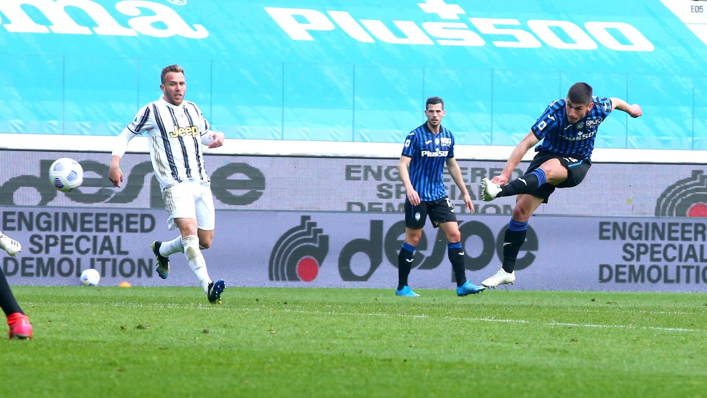 La conclusione vincente di Ruslan Malinovsky contro la Juventus (Ansa)