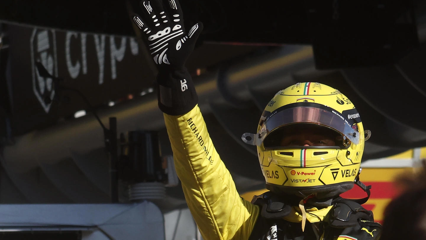 Charles Leclerc festeggia la pole position della Ferrari (Ansa)