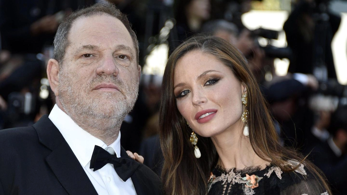 Il produttore Harvey Weinstein e la moglie Georgina Chapman (Ansa)