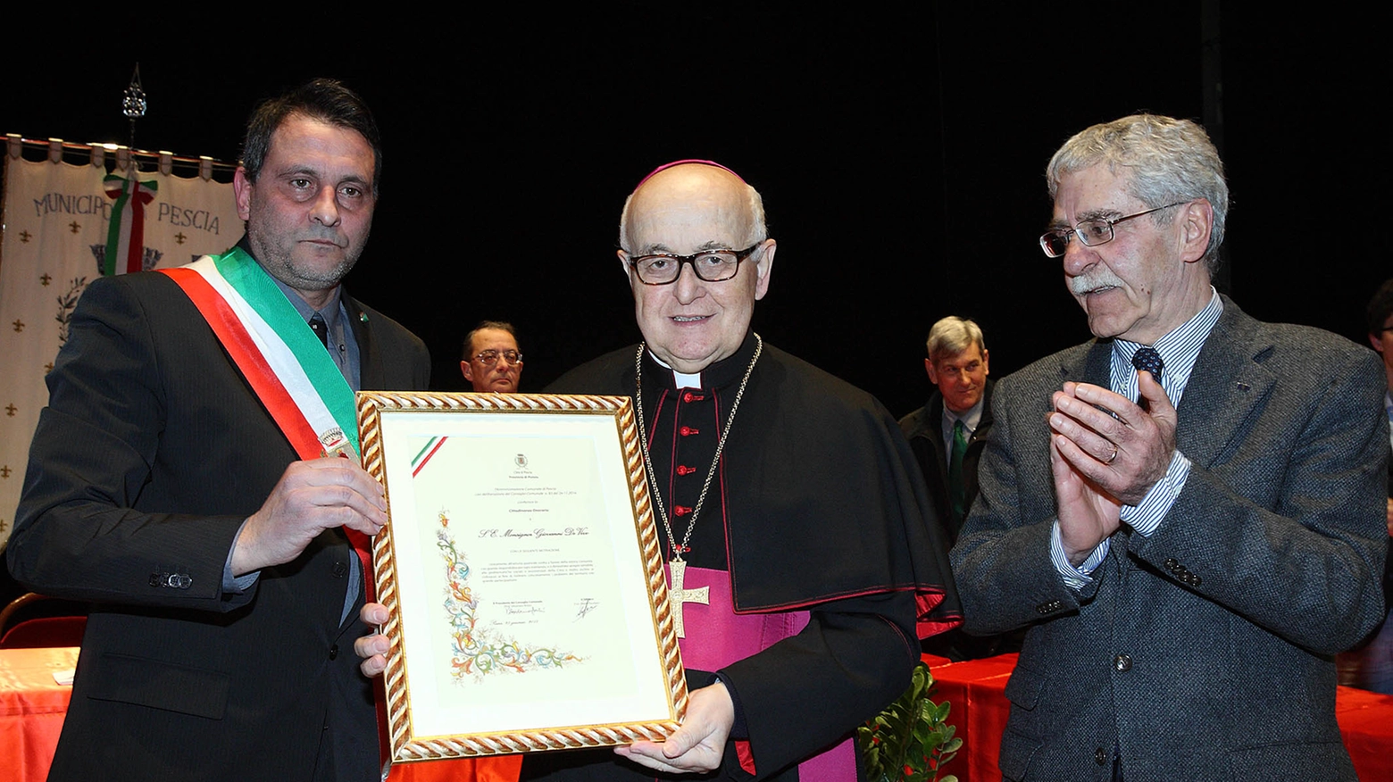 Il vescovo De Vivo è cittadino onorario di Pescia
