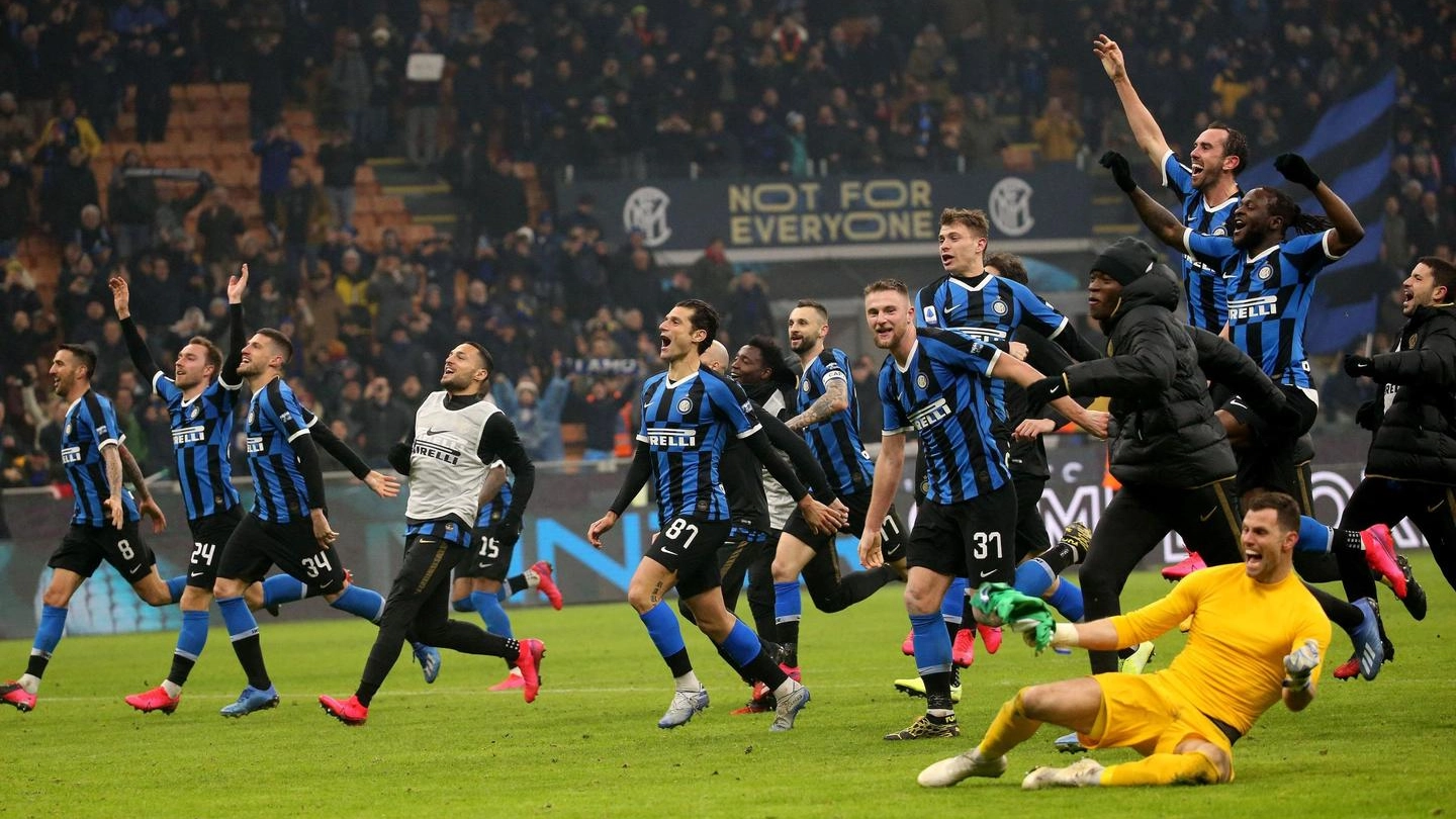 Serie A, l'esultanza dell'Inter che ha vinto il derby (Ansa)