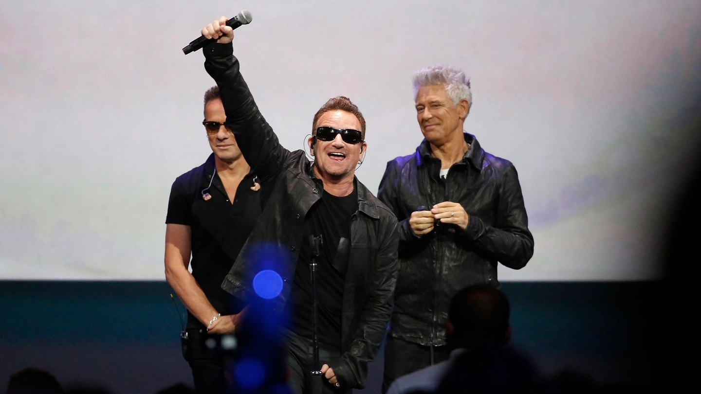 Gli U2 a Cupertino (Reuters)