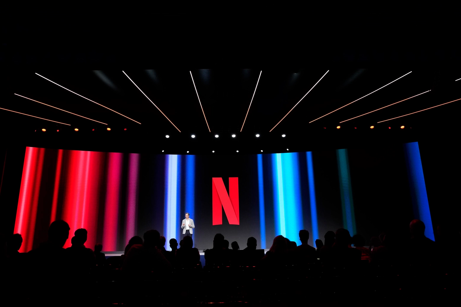 Il ceo di Netflix, Greg Peters, a un evento sul futuro dell'intrattenimento (Ansa)