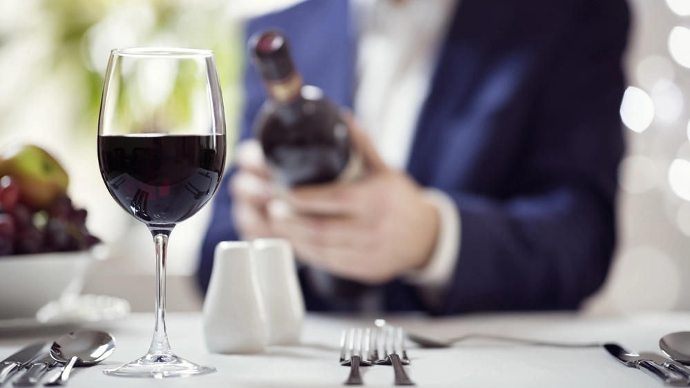 Al ristorante il ricarico percentuale più alto cade sui vini di fascia media