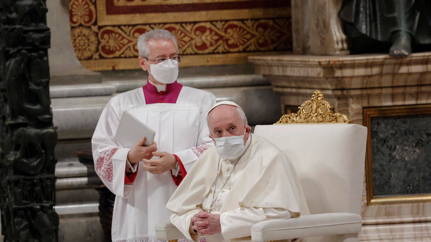 Papa Francesco ha presenziato ai Vespri (Ansa)