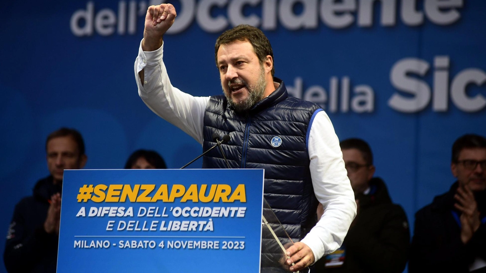 Salvini arringa la piazza: "Noi qui per l’Occidente. Chi attacca Israele è il nuovo fascista"