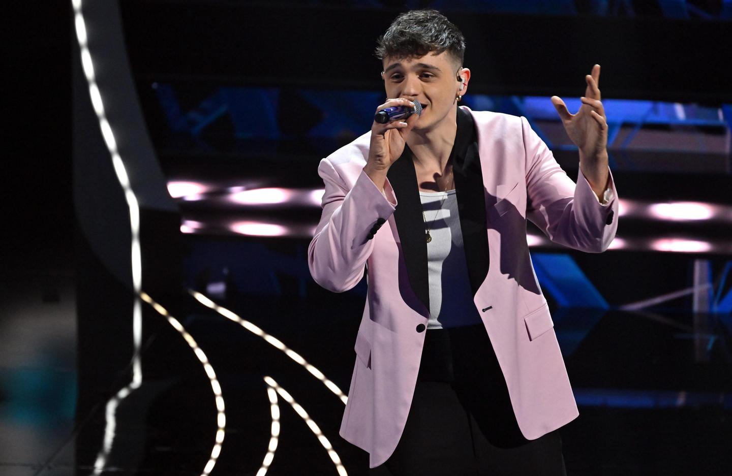 Olly e Goran Bregovic a Sanremo 2025, il testo della cover “Il
