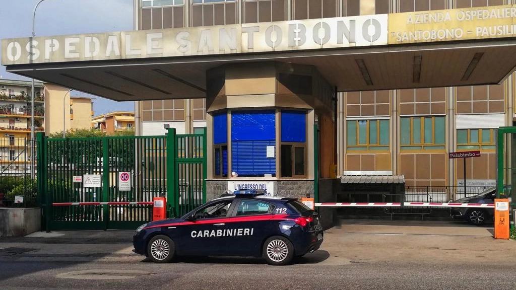 L'ingresso dell'ospedale pediatrico Santobono a Napoli (foto d'archivio)