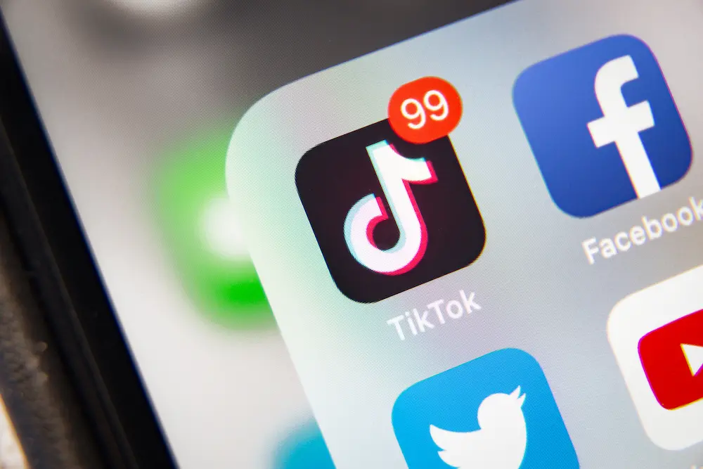 TikTok, perché la app rischia di essere rimossa dagli store di Apple e Google