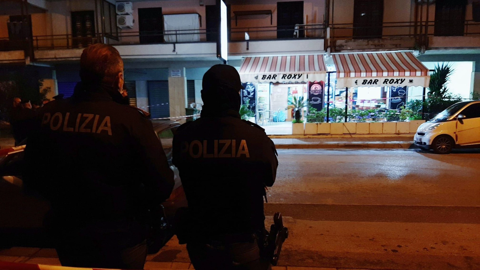 Sparatoria ad Arzano agguato di Camorra tra i 5 feriti due semplici avventori