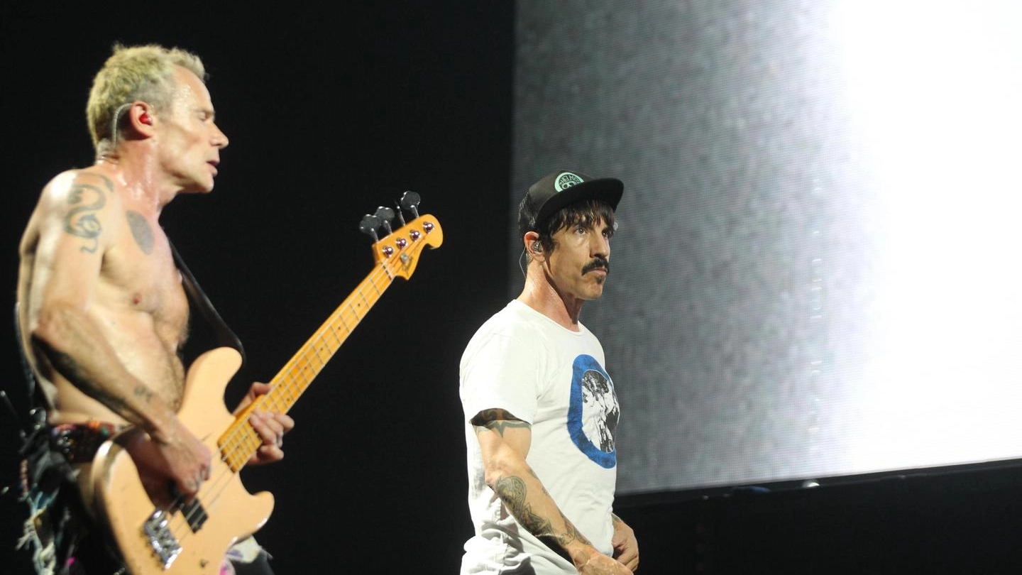 Anthony Kiedis  e il bassista Flea (Ansa)