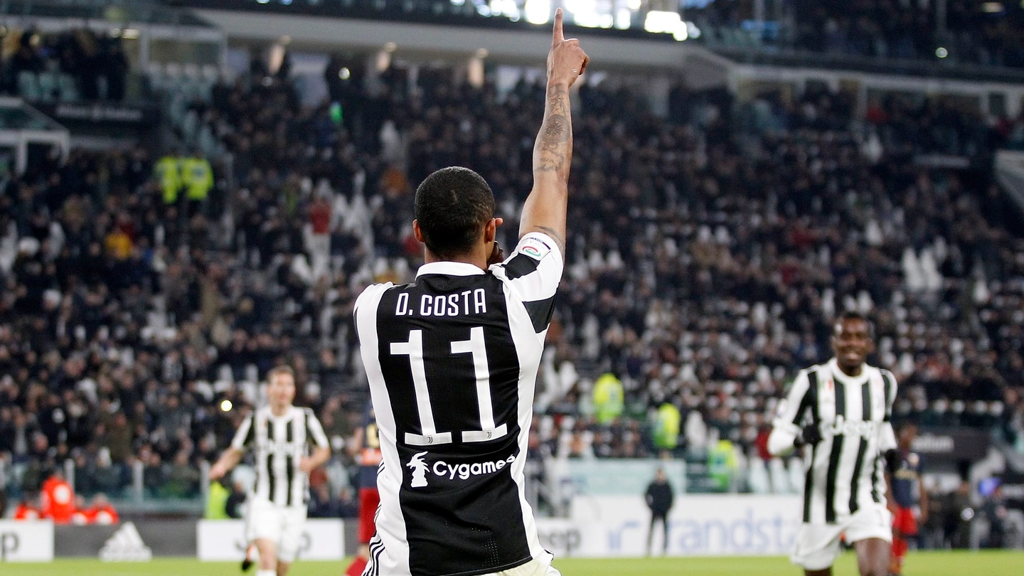 Douglas Costa esulta dopo il gol del 1-0 (LaPresse)