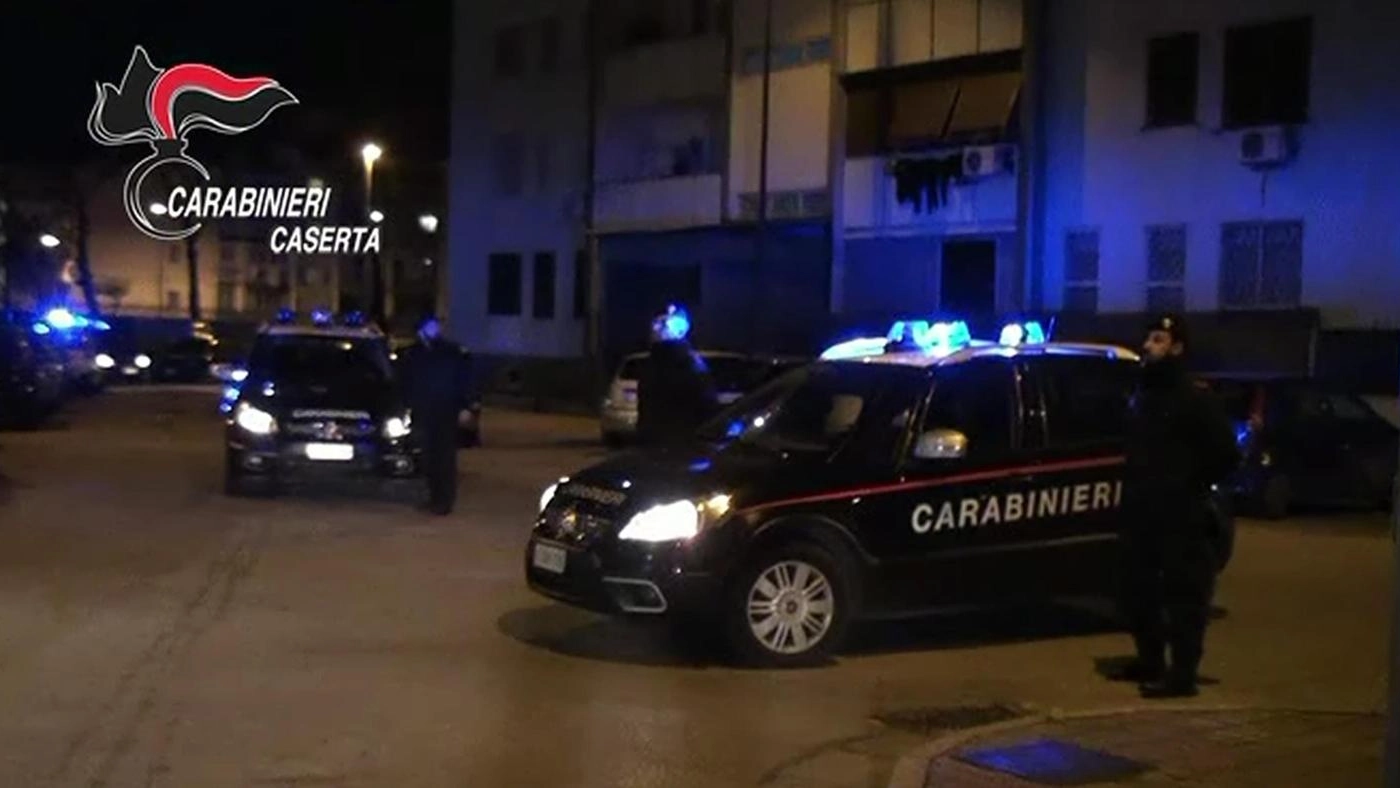 Un momento dell'operazione dei carabinieri di Santa Maria Capua Vetere (Ansa)