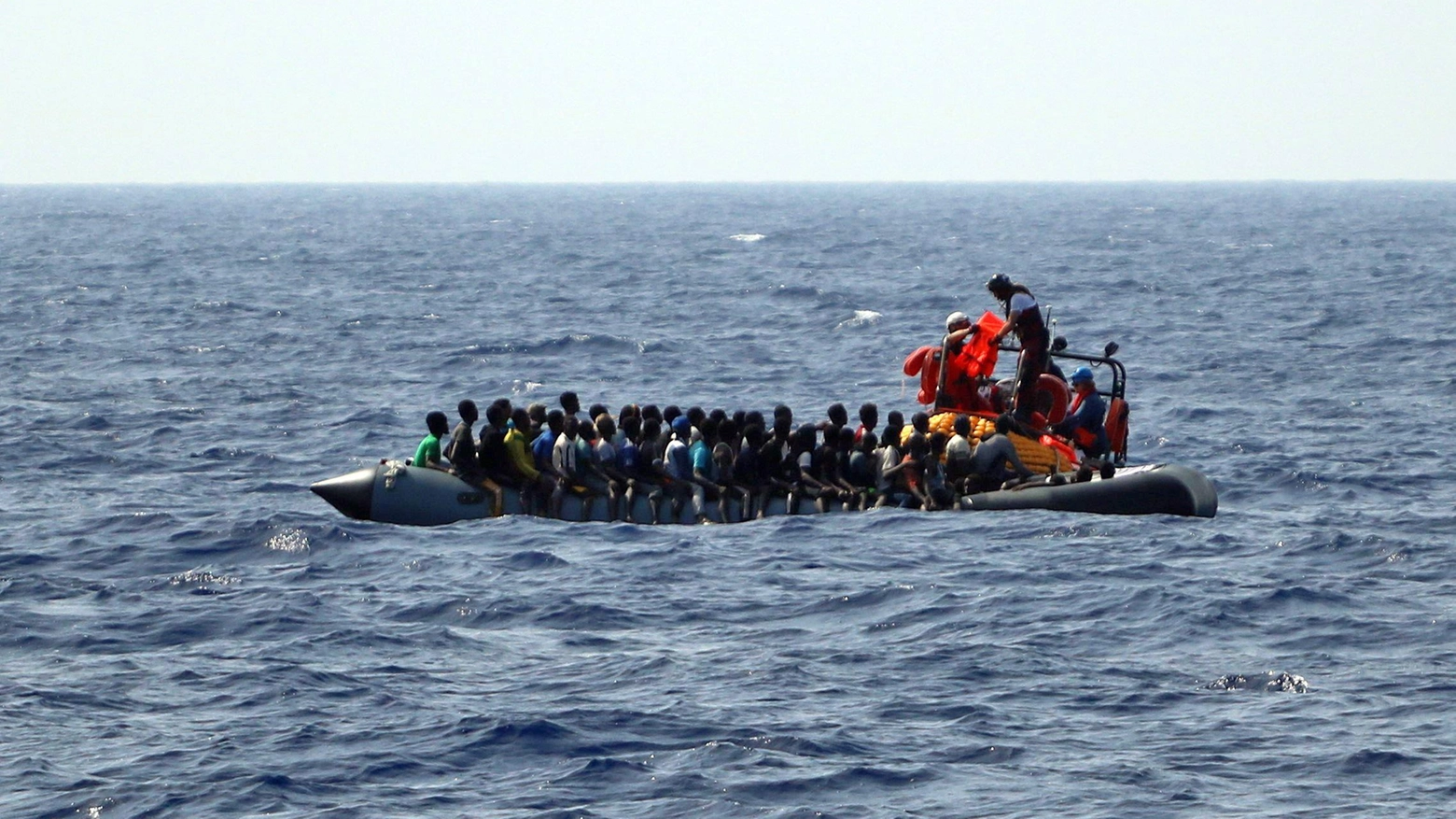 Il salvataggio di un gruppo di migranti (Foto d'archivio)