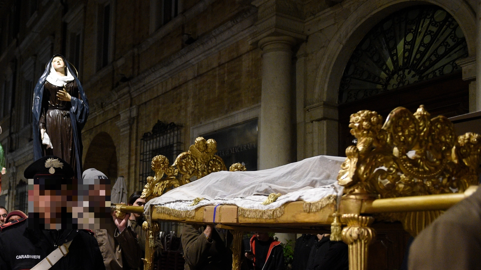 Una processione del Cristo morto