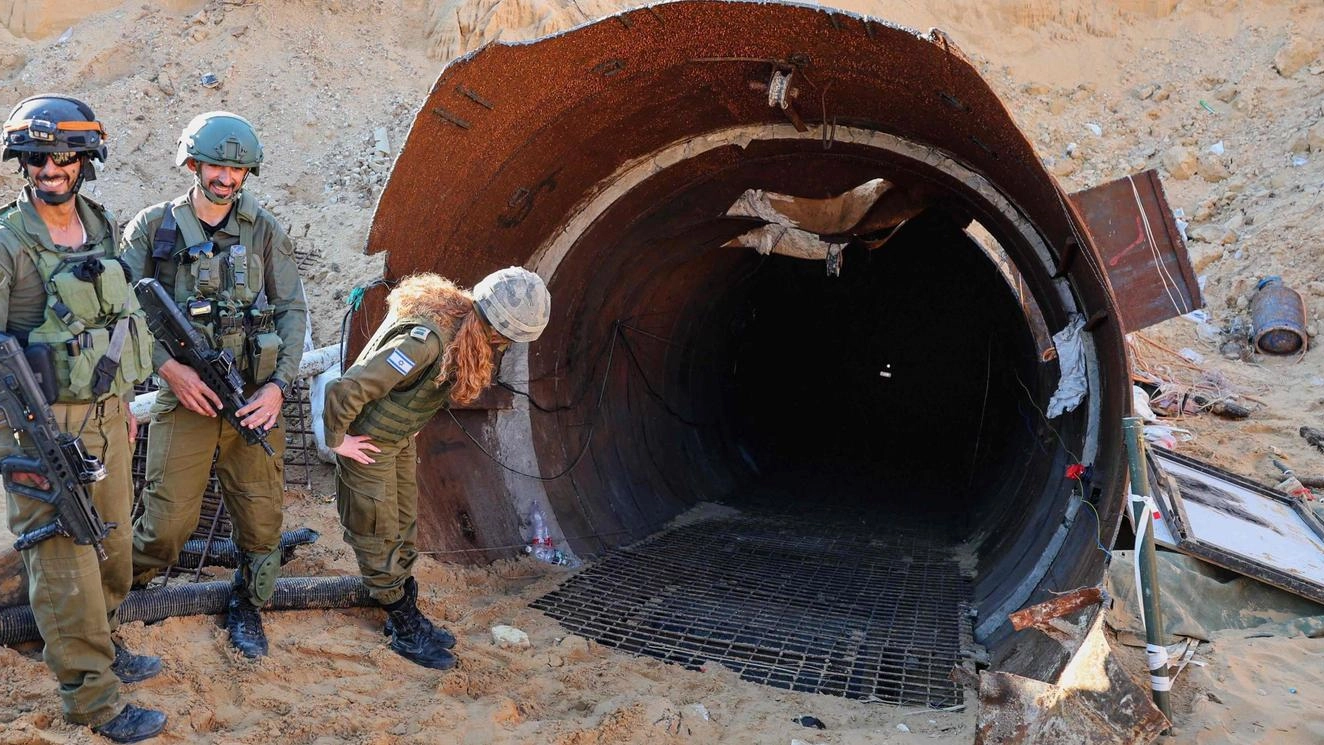 Scovato il maxi tunnel dell’attacco del 7 ottobre. Il ministro Usa a Tel Aviv, si riaprono i negoziati