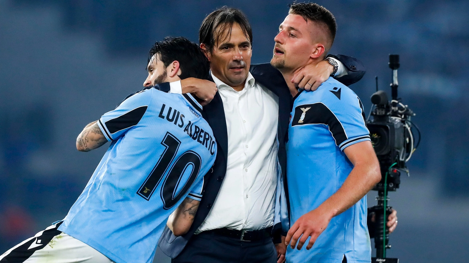 Inzaghi abbraccia Luis Alberto e Milinkovic