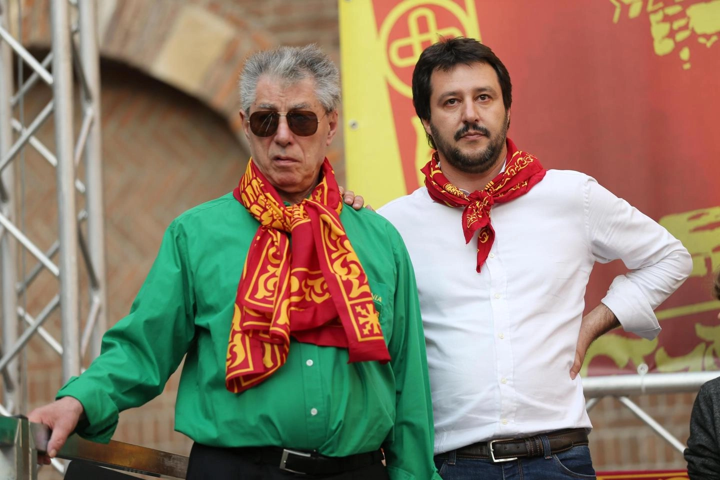 Bossi e Salvini insieme nel 2014 (Ansa)