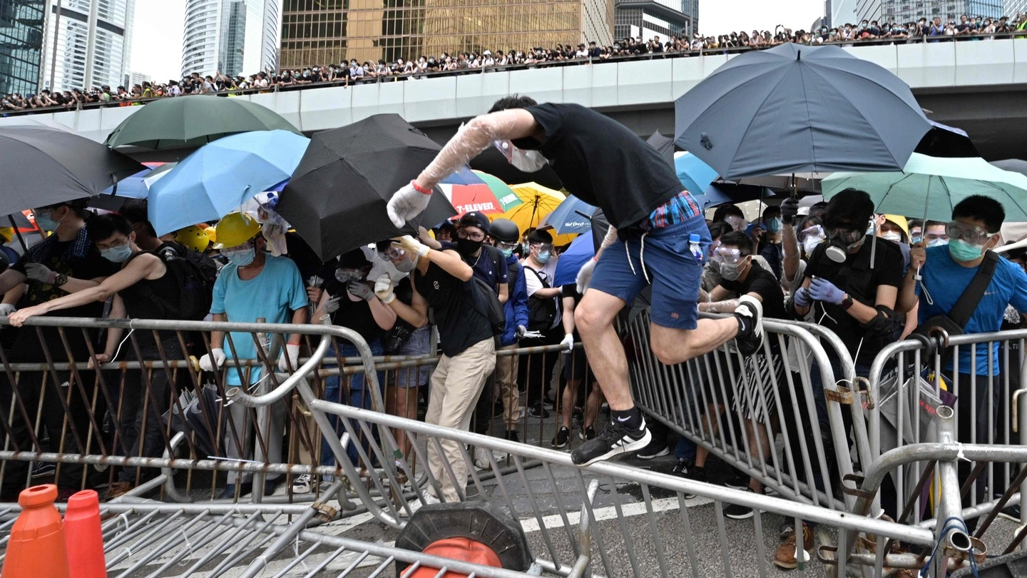 Proteste a Hong Kong (LaPresse)